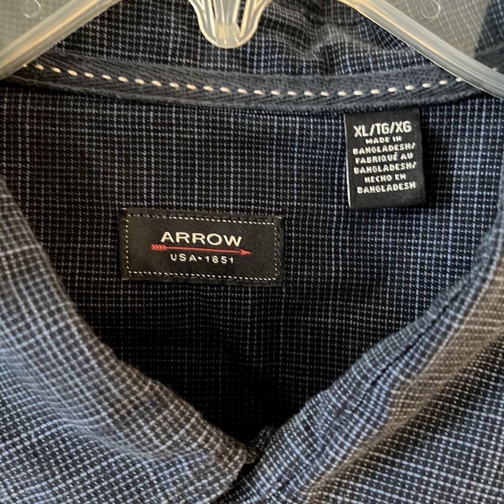 EUC Men’s short sleeve Arrow shirt. - Picture 2 of 3